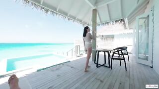 A passionate morning in paradise with a stunning teen babe