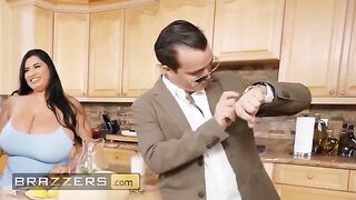 Sofia Rose and Ms London try out a double-ended dildo for the first time