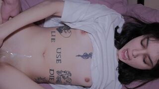 A pretty woman has sex and receives a cumshot ♡