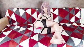 The girl cums from her wet pussy and gets filled with a fake creampie