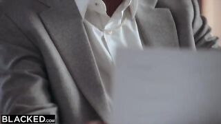 The blonde is obsessed with her best friend's boss and she’ll do anything to get closer
