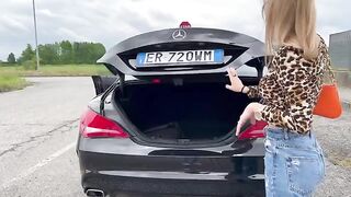 Hot girl buys a used car and fucks the seller in it