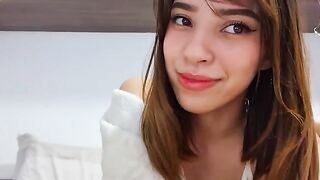 Babe Julie Oliver guides you to a hot orgasm with her toy