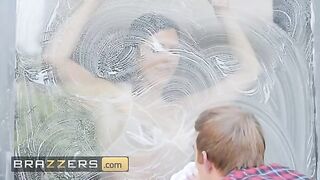 A window cleaner got fucked by a rich brunette in lingerie