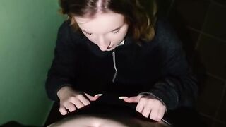 A young couple fucked in the hallway while the parents were at home