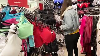 Shopping with ChihuahuaSU in the gallery ended with a hot toilet session
