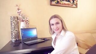 A girl is fucking with her boss to get promoted at work