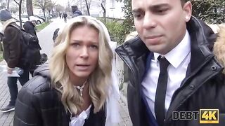 The collector has sex with a blonde in front of her future husband