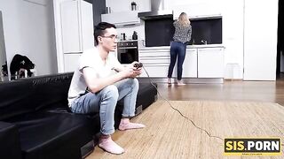 The stepsister has sex with her stepbrother in SISPORN style