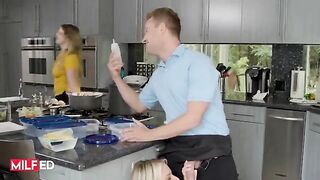 A lucky guy gets a taste of the hot housewife Rachael Cavalli’s allure in HD