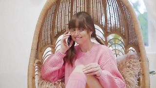 Skinny babe Riley Reid masturbates on camera and calls you to join