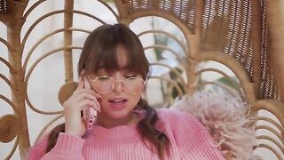 Skinny babe Riley Reid masturbates on camera and calls you to join