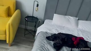 A young porn star is showcasing her skills in a steamy session