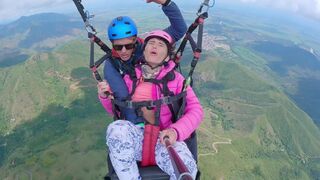 Sexx Sexxx squirts while paragliding in 2200 m above the sea, an extreme public risk
