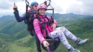 Sexx Sexxx squirts while paragliding in 2200 m above the sea, an extreme public risk