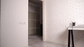 The gift for the boyfriend turned into a surprise for the courier