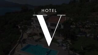 The insatiable guest Ginebra seduces the bartender of the hotel in a steamy encounter