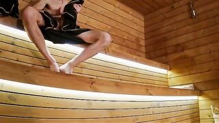 Sauna adventure part 1: I flashed my dick to three strangers