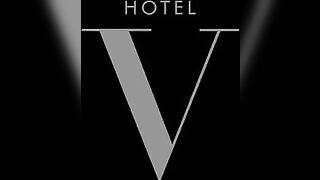 Two hungry girls seduced the employee in the hotel for sex