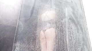 She took a shower and rubbed her pussy until she came with jets of water