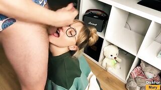 A girl learned to suck cock and became a professional