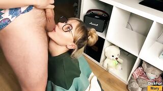 A girl learned to suck cock and became a professional