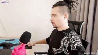 Geek rewarded with sex for his great gaming skills