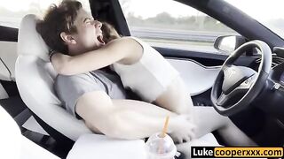 A cutie has sex with her boyfriend in his car