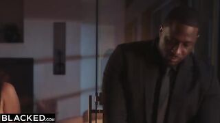 Daddy’s away, Jennie’s craving BBC in a hardcore scene