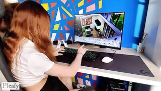 The gamer girl was told to cum on her boobs