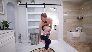 Stepbrother secretly hides in the bathtub as a sexy brunette takes a bubble bath