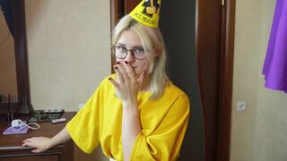 A stepbrother shoved his dick into the birthday girl’s pussy