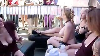 A couple fucked on the roof right in the street for all to see