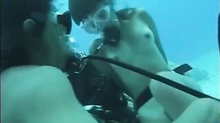 A guy had sex with a hairy girl in the swimming pool