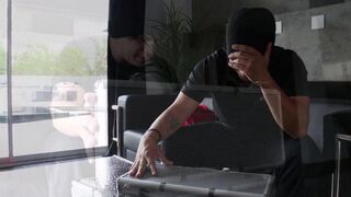 The police are fucking with the thief Jacqueline Taylor