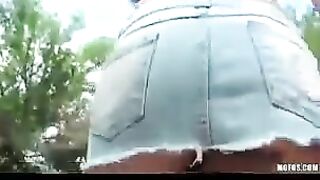 Street masturbation with a brunette babe, who loves to be seen