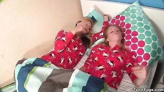 Two sisters gave a handjob to the man’s member