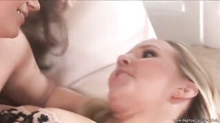 Two mature lesbians have their pussy licking session in stockings