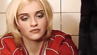 The washer got a sex accident with a girl in the toilet