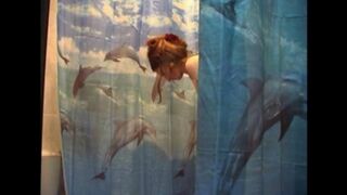 The husband secretly shoots his naked wife in the bathroom
