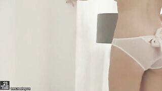 Skinny blonde girl masturbates her hairy pussy on cam show