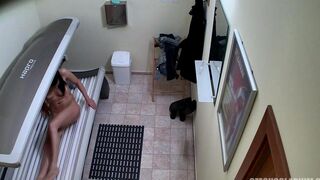 Nude client caught on camera in the Czech solarium