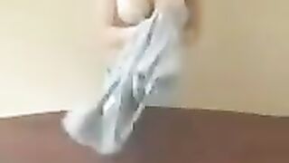 The chick with big milk is giving a master class to do it