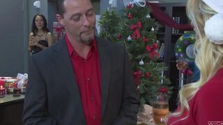 The girl retired from work for sex at the New Year's party