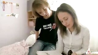 Entertainment at home with a classmate after classes, a totally normal 18-year-old experience!