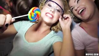 The woman did not fall behind in sex with several guys