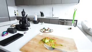 A freeuse mother-in-law made a blowjob from the first view