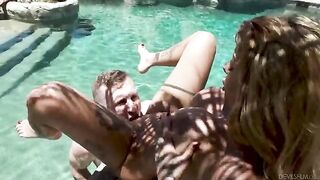 Bad relatives 2: a hot girl is having fun in the pool
