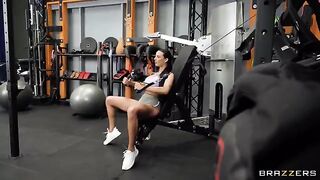 The girl was scissored by a sweaty lesbian in the gym