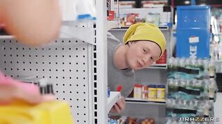 The bodega guy made a blowjob and got an award for it